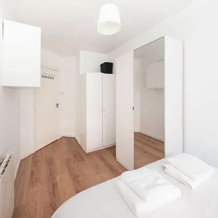 Inviting 2bd Flat 15 Mins From Heart Of Dublin! 더블린